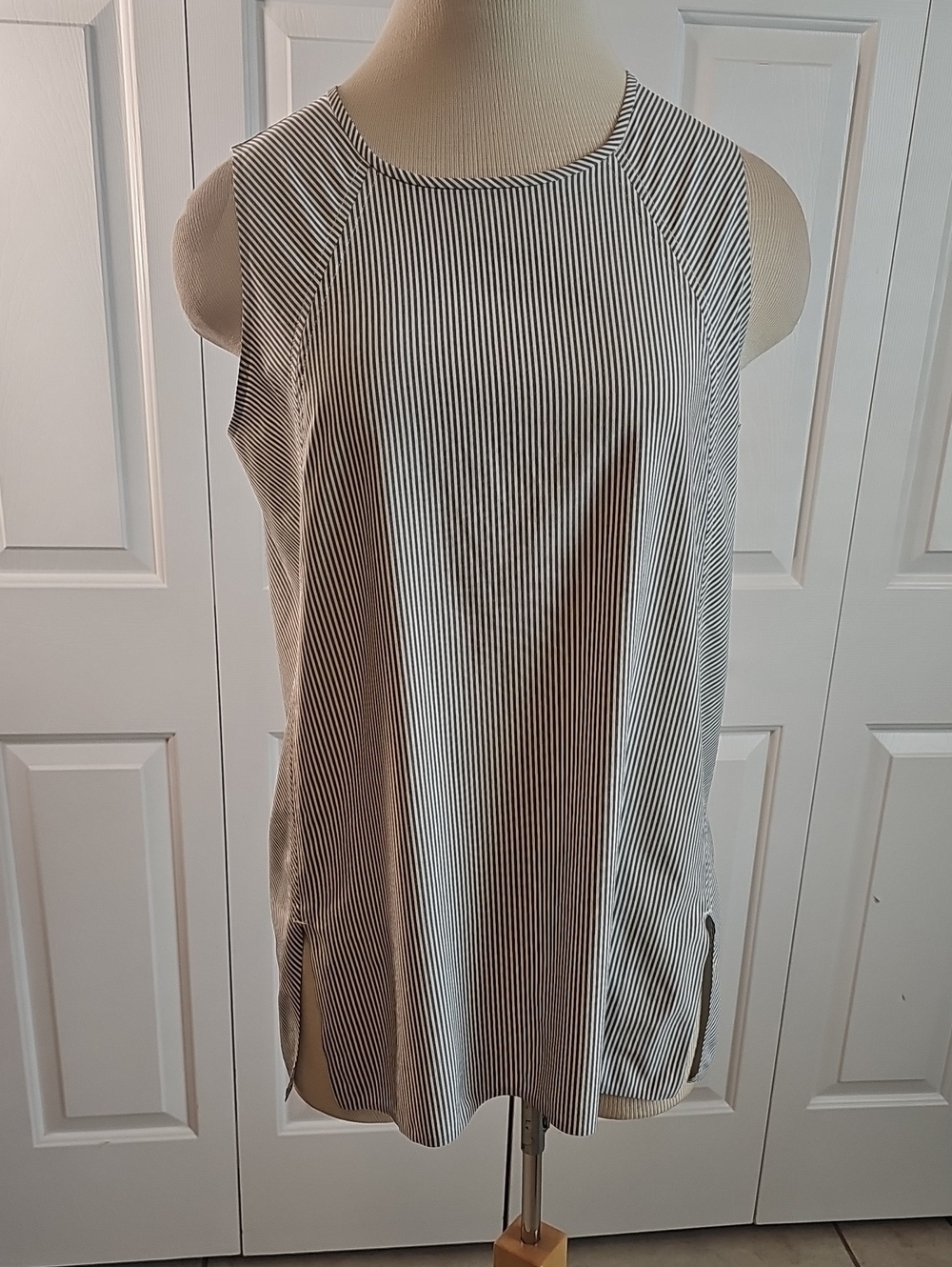 Athleta Tank Top. Grat Fabric, Feels Good And Has Some Streth. Sz XS. oversized‎